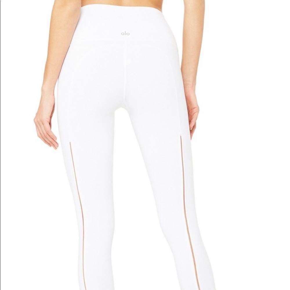 LIKE NEW alo high-waist dash crop